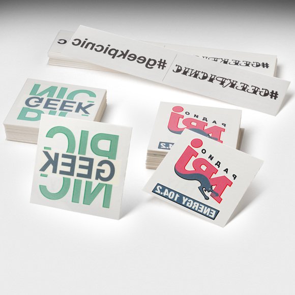 Отдельные листы переводных тату с логотипами GEEK PICNIC и ENERGY